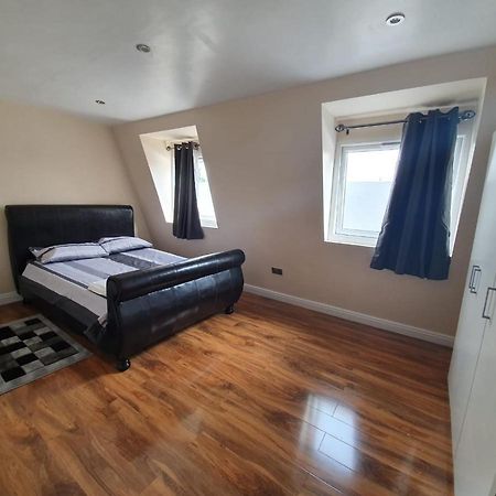 London Modern 4 Bedroom Apartment Zewnętrze zdjęcie