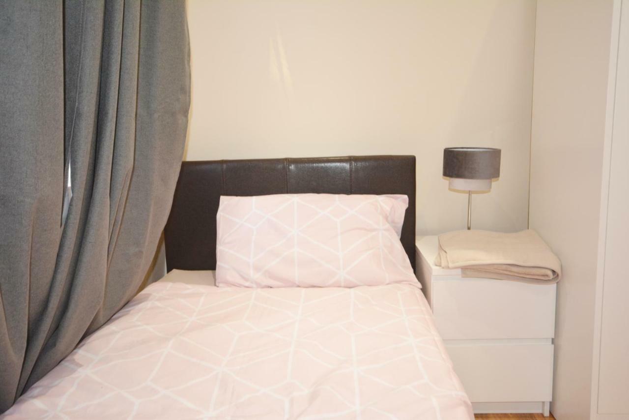 London Modern 4 Bedroom Apartment Zewnętrze zdjęcie