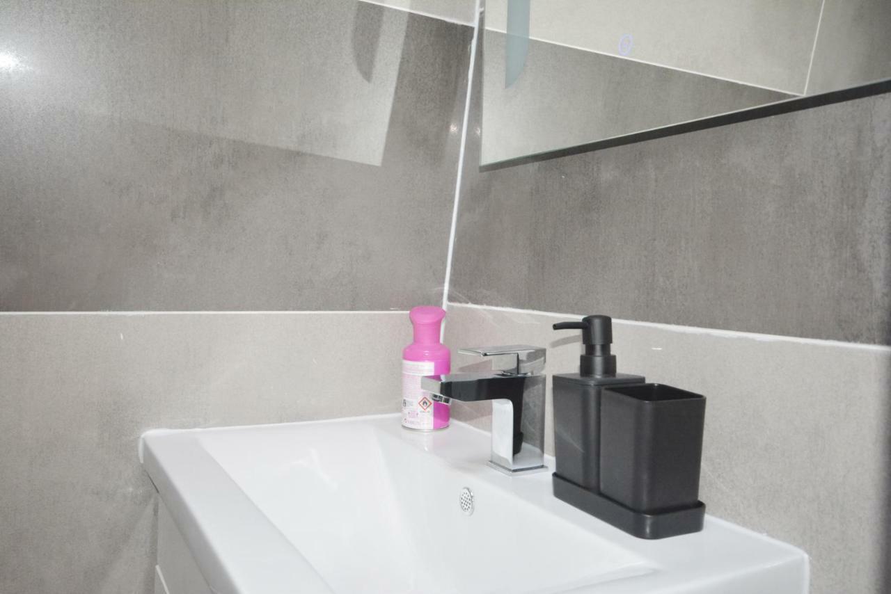 London Modern 4 Bedroom Apartment Zewnętrze zdjęcie